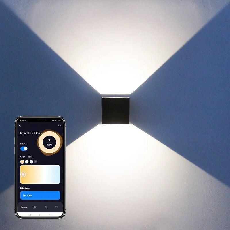 бяла светлина на стенна лампа