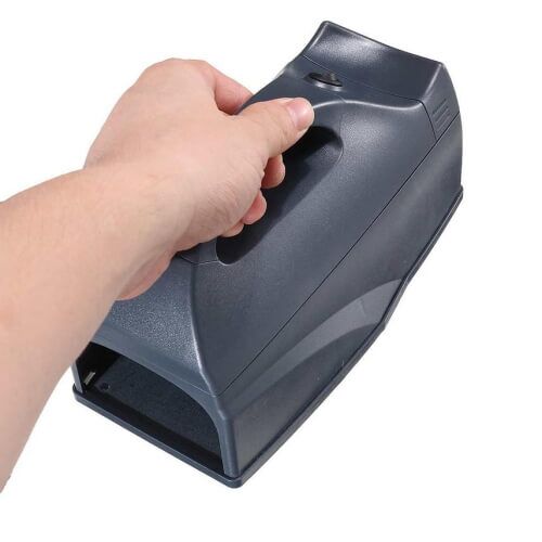 почистване на капан за мишки